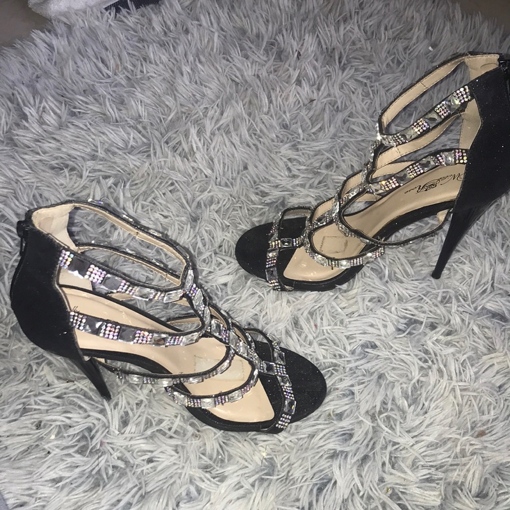 Wild rose black 4 inch heels size 8.5
